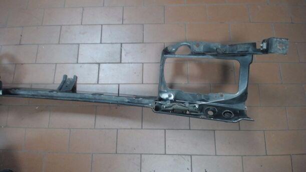 Foto: FRONTBLECH /SCHLOSSTRÄGER OBEN eines Renault Espace 2.0