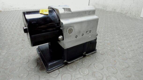 Foto: HAUPTBREMSAGGREGAT ABS / ESP eines Opel Vectra 1.9 CDTI Caravan