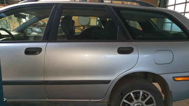 Foto: TÜR HINTEN LINKS eines Volvo V40 1.8