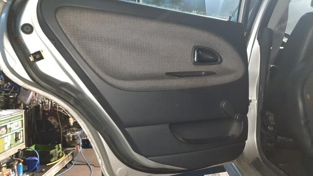 Foto: TÜR HINTEN LINKS eines Volvo V40 1.8