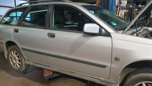 Foto: TÜR VORN RECHTS eines Volvo V40 1.8 acenta