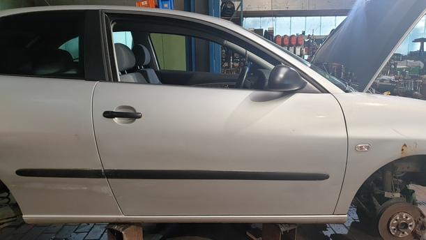 Foto: TÜR VORNE RECHTS ( 2/3 TÜRER ) eines Seat Ibiza 1.2 12V acenta