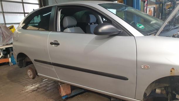 Foto: TÜR VORNE RECHTS ( 2/3 TÜRER ) eines Seat Ibiza 1.2 12V acenta