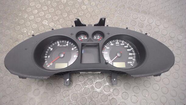 Foto: TACHOEINHEIT / INSTRUMENTENTAFEL eines Seat Ibiza 1.2 12V acenta