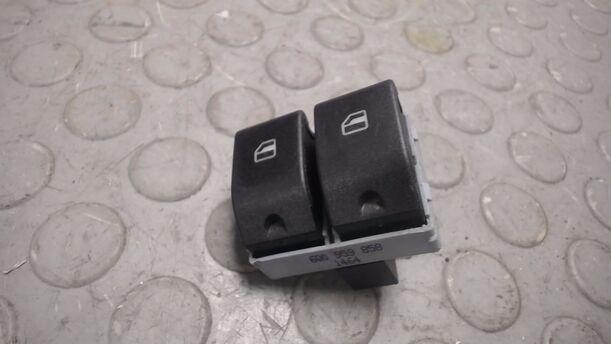 Foto: FENSTERHEBERSCHALTER VORNE LINKS eines Seat Ibiza 1.2 12V acenta