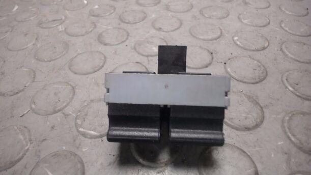 Foto: FENSTERHEBERSCHALTER VORNE LINKS eines Seat Ibiza 1.2 12V acenta