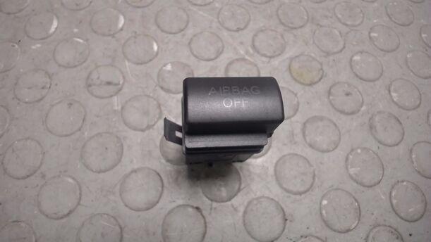 Foto: SCHALTER AIRBAG AUSSCHALTUNG BEIFAHRER eines Seat Ibiza 1.2 12V acenta