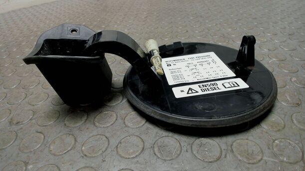 Foto: TANKKLAPPE / TANKDECKEL eines Opel Vectra 1.9 CDTI Caravan