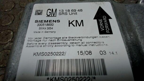 Foto: AIRBAGSTEUERGERÄT eines Opel Vectra 1.9 CDTI Caravan