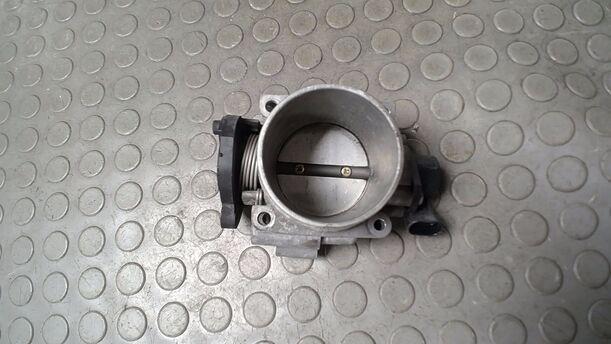 Foto: DROSSELKLAPPENSTUTZEN/ DROSSELKLAPPE ( MECHANISCH ) eines Volvo V40 1.8