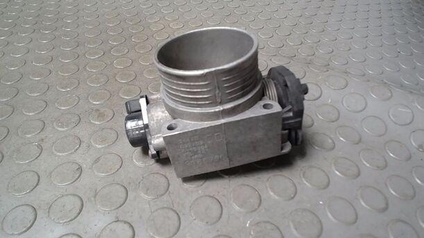 Foto: DROSSELKLAPPENSTUTZEN/ DROSSELKLAPPE ( MECHANISCH ) eines Volvo V40 1.8
