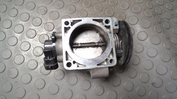 Foto: DROSSELKLAPPENSTUTZEN/ DROSSELKLAPPE ( MECHANISCH ) eines Volvo V40 1.8