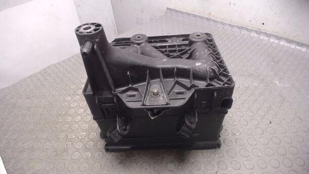 Foto: BATTERIEKASTEN eines Seat Ibiza 1.2 12V