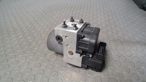 Foto: HAUPTBREMSAGGREGAT ABS eines Volvo V40 1.8