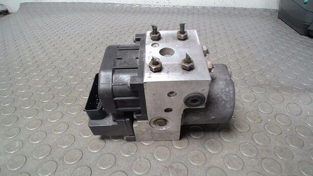 Foto: HAUPTBREMSAGGREGAT ABS eines Volvo V40 1.8