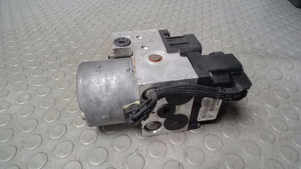 Foto: HAUPTBREMSAGGREGAT ABS eines Volvo V40 1.8