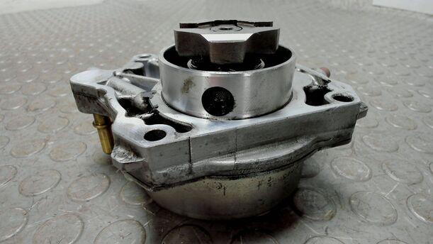 Foto: VAKUUMPUMPE / UNTERDRUCKPUMPE eines Opel Vectra 1.9 CDTI Caravan