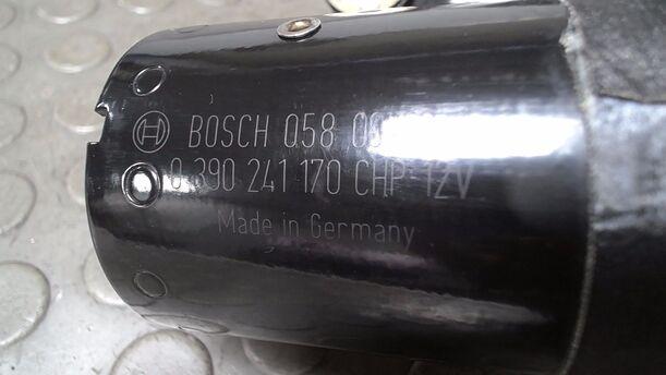 Foto: SCHEIBENWISCHERMOTOR VORN eines Volvo V40 1.8 SX