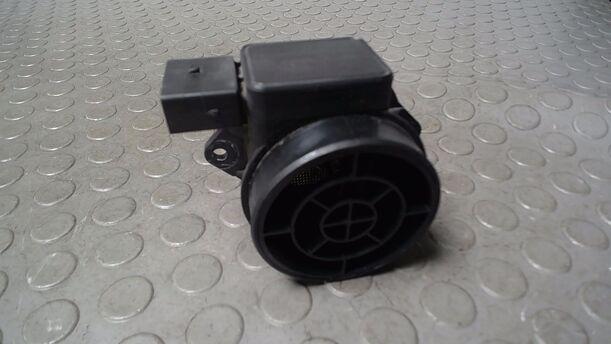 Foto: LUFTMASSENMESSER SIEMENS eines Volvo V40 1.8 SX