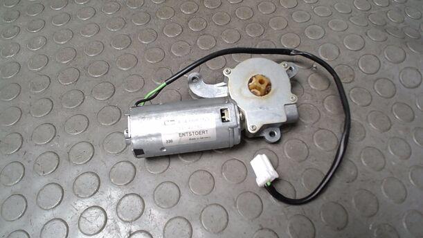 Foto: MOTOR SCHIEBEDACH/ SCHIEBEDACHMOTOR eines Volvo V40 1.8 SX