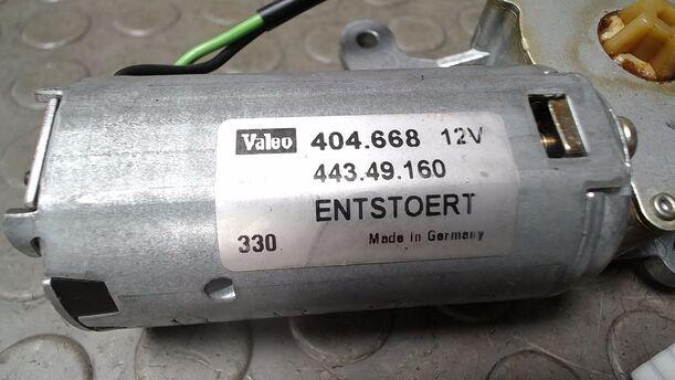 Foto: MOTOR SCHIEBEDACH/ SCHIEBEDACHMOTOR eines Volvo V40 1.8 SX