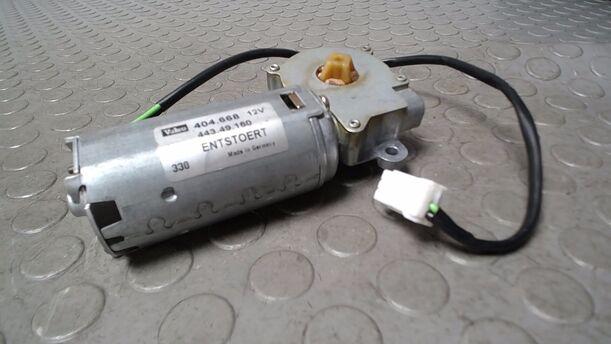 Foto: MOTOR SCHIEBEDACH/ SCHIEBEDACHMOTOR eines Volvo V40 1.8 SX
