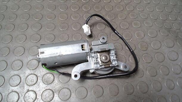 Foto: MOTOR SCHIEBEDACH/ SCHIEBEDACHMOTOR eines Volvo V40 1.8 SX