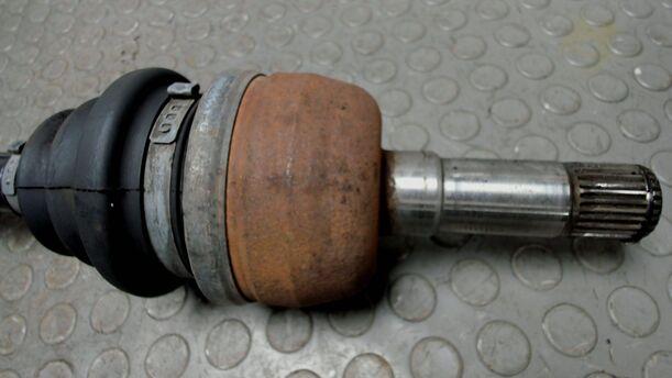 Foto: ANTRIEBSWELLE LINKS eines Opel Vectra 1.9 CDTI Caravan SX