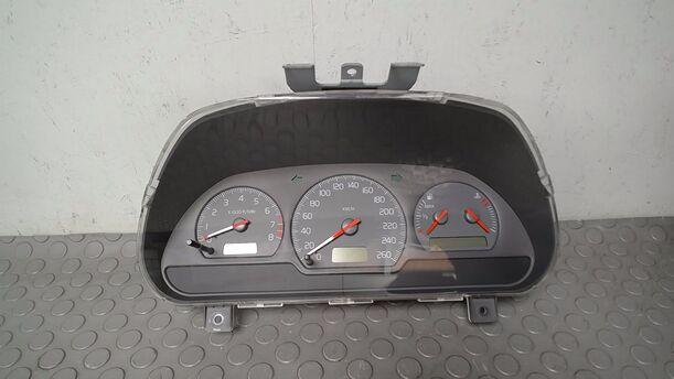 Foto: TACHOEINHEIT/ KOMBIINSTRUMENT eines Volvo V40 1.8 SX