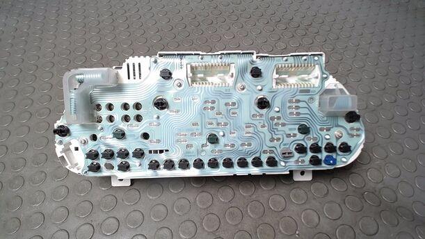Foto: TACHOEINHEIT/ KOMBIINSTRUMENT eines Volvo V40 1.8 SX
