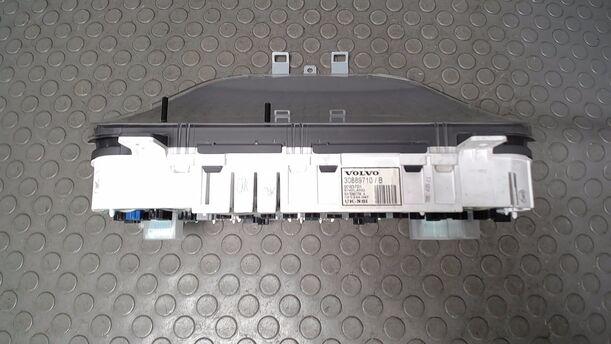 Foto: TACHOEINHEIT/ KOMBIINSTRUMENT eines Volvo V40 1.8 SX