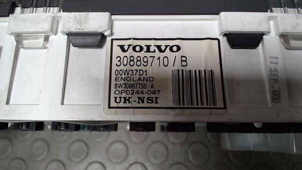 Foto: TACHOEINHEIT/ KOMBIINSTRUMENT eines Volvo V40 1.8 SX