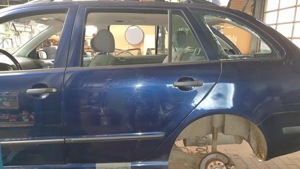 Foto: TÜR HINTEN LINKS ( KOMBI ) eines Skoda Fabia 1.4 16V Combi SX