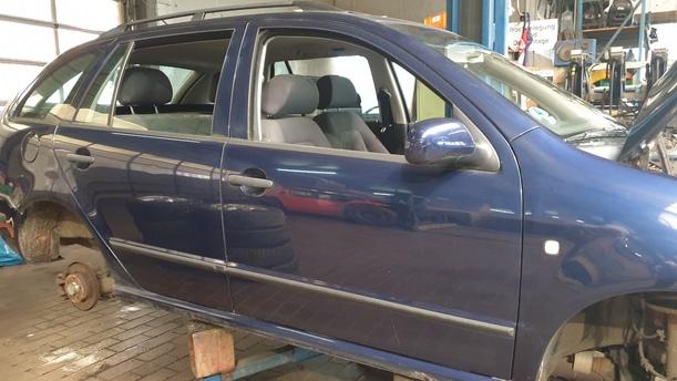 Foto: TÜR VORNE RECHTS ( KOMBI ) eines Skoda Fabia 1.4 16V Combi