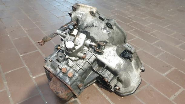 Foto: SCHALTGETRIEBE F13 3,74 eines Opel Corsa
