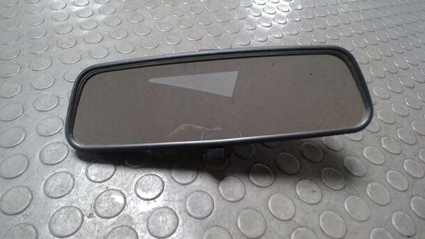 Foto: INNENSPIEGEL eines Opel Corsa