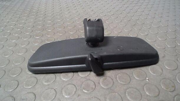 Foto: INNENSPIEGEL eines Opel Corsa