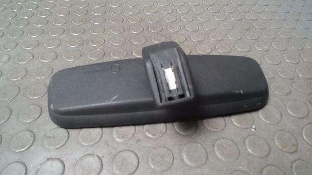 Foto: INNENSPIEGEL eines Opel Corsa