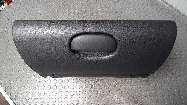 Foto: HANDSCHUHFACH eines Opel Corsa