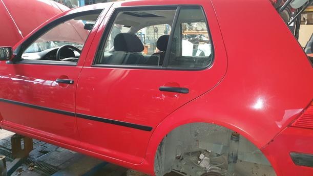 Foto: TÜR HINTEN LINKS eines VW Golf 1.6 GLXi