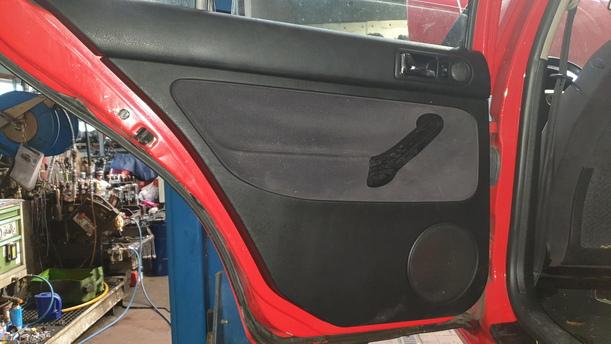 Foto: TÜR HINTEN LINKS eines VW Golf 1.6 GLXi
