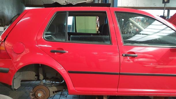 Foto: TÜR HINTEN RECHTS eines VW Golf 1.6 GLXi