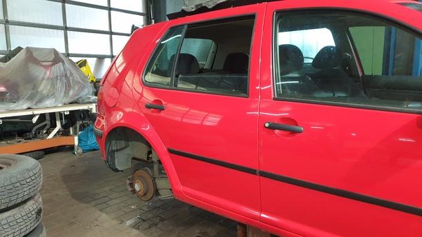 Foto: TÜR HINTEN RECHTS eines VW Golf 1.6 GLXi