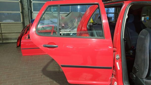 Foto: TÜR HINTEN RECHTS eines VW Golf 1.6 GLXi