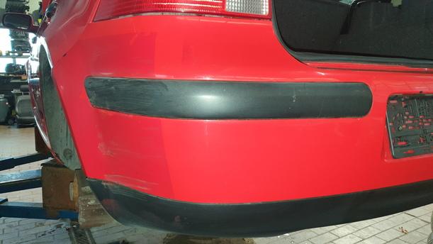Foto: STOSSFÄNGER/ STOßSTANGE HINTEN ( LIMOUSINE ) eines VW Golf 1.6 GLXi