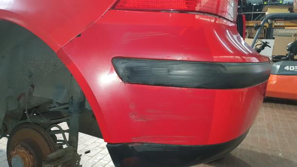 Foto: STOSSFÄNGER/ STOßSTANGE HINTEN ( LIMOUSINE ) eines VW Golf 1.6 GLXi