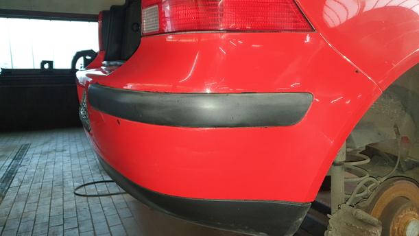 Foto: STOSSFÄNGER/ STOßSTANGE HINTEN ( LIMOUSINE ) eines VW Golf 1.6 GLXi