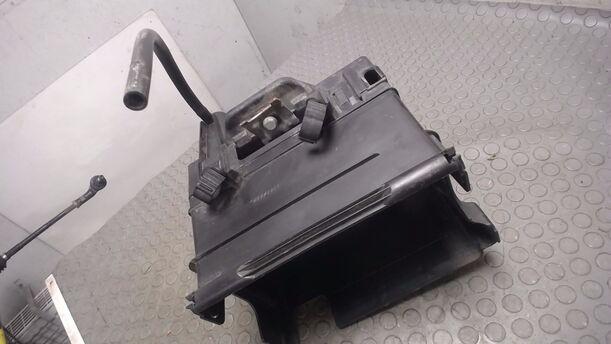 Foto: BATTERIEKASTEN eines Skoda Fabia 1.4 16V Combi GLXi