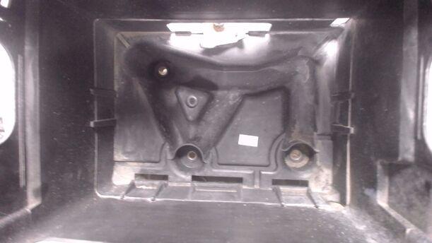 Foto: BATTERIEKASTEN eines Skoda Fabia 1.4 16V Combi GLXi