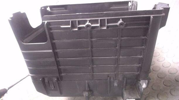 Foto: BATTERIEKASTEN eines Skoda Fabia 1.4 16V Combi GLXi